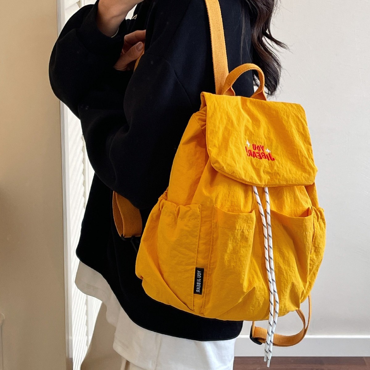 书包2025春夏新款双肩包女大学生高中生背包女旅游轻便背包