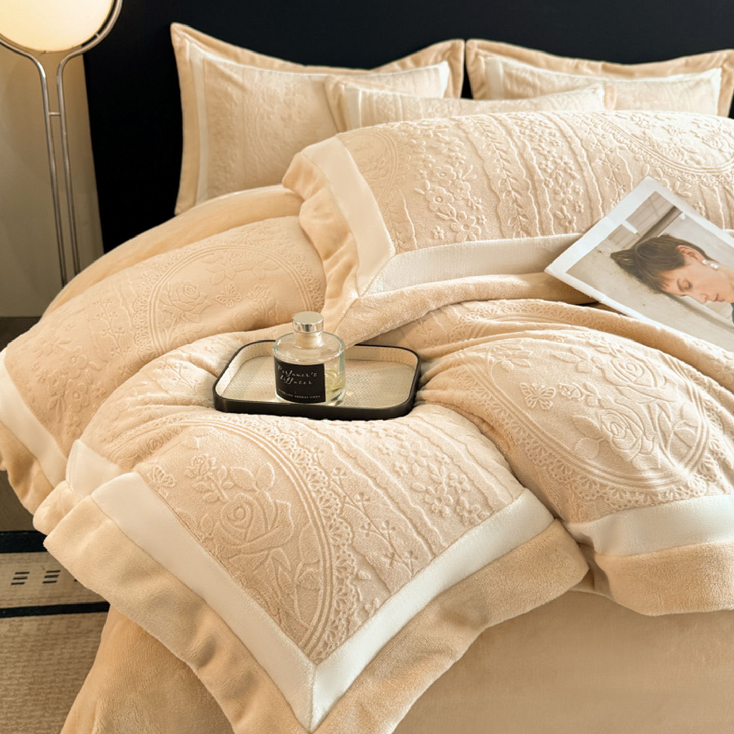 水星高端适用家纺2025新款A类全消光高克重雕花牛奶绒四件套冬加