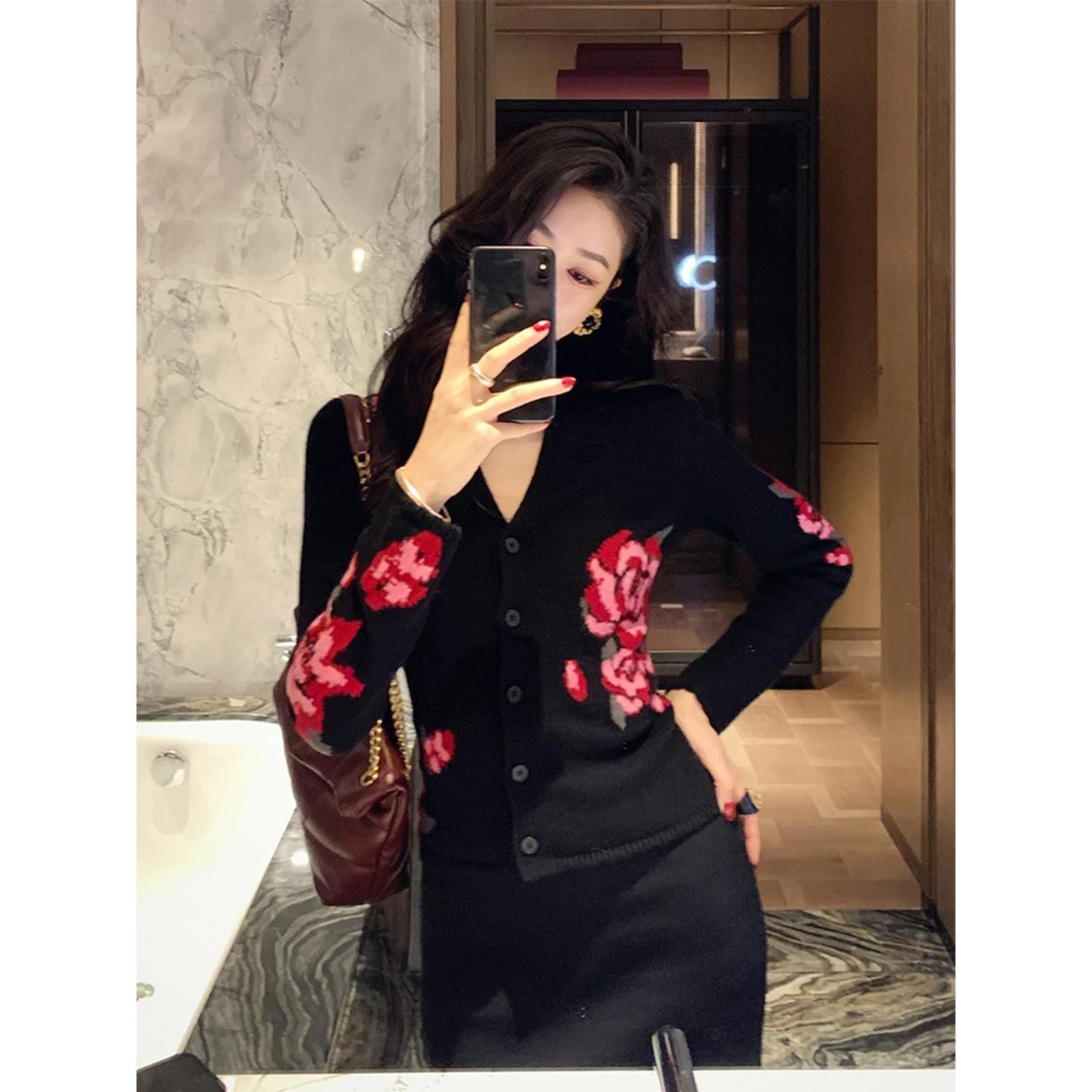 【万达撤柜】花朵刺绣黑色针织衫女2025新款韩系毛衣开衫外套独特漂