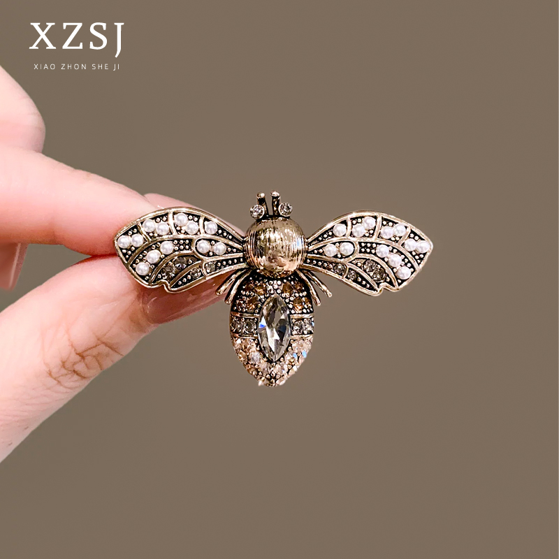 铜锆石胸针 新款中古小香风蜜蜂别针复古经典昆虫胸花女大衣配饰