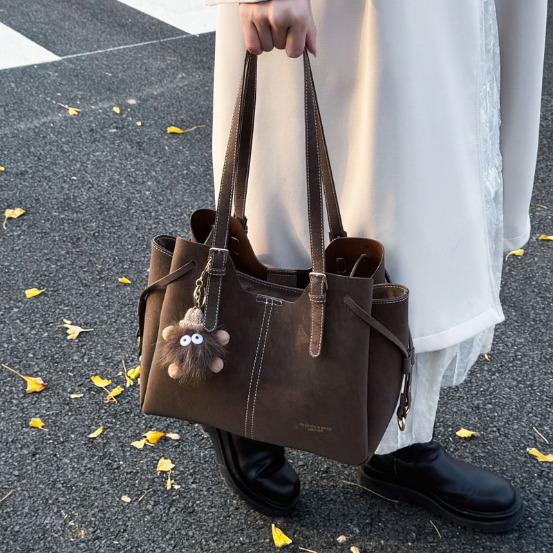 学院风棕色大包托特包大容量2026新款时尚简约复古通勤单肩菜篮子