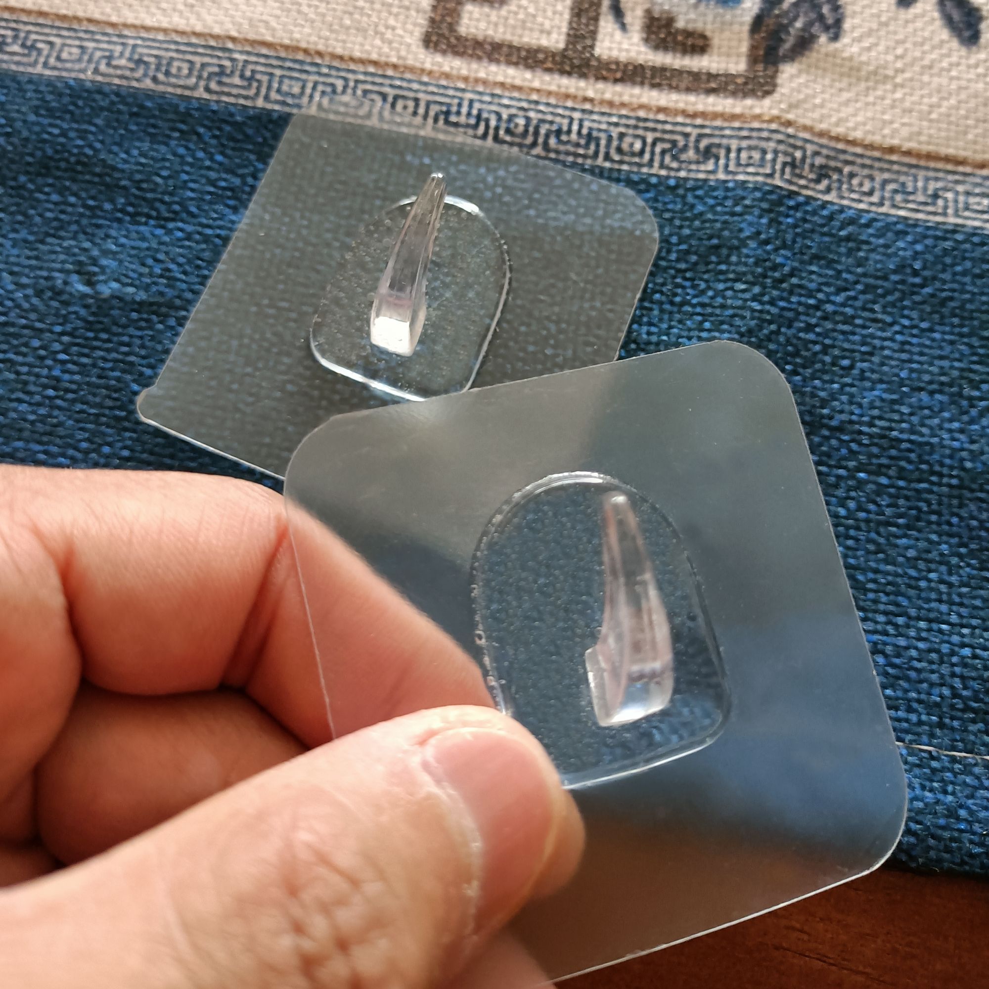 无痕粘钩强力挂钩免打孔壁挂自黏胶贴钩厨房浴室挂衣钩居家专用钩