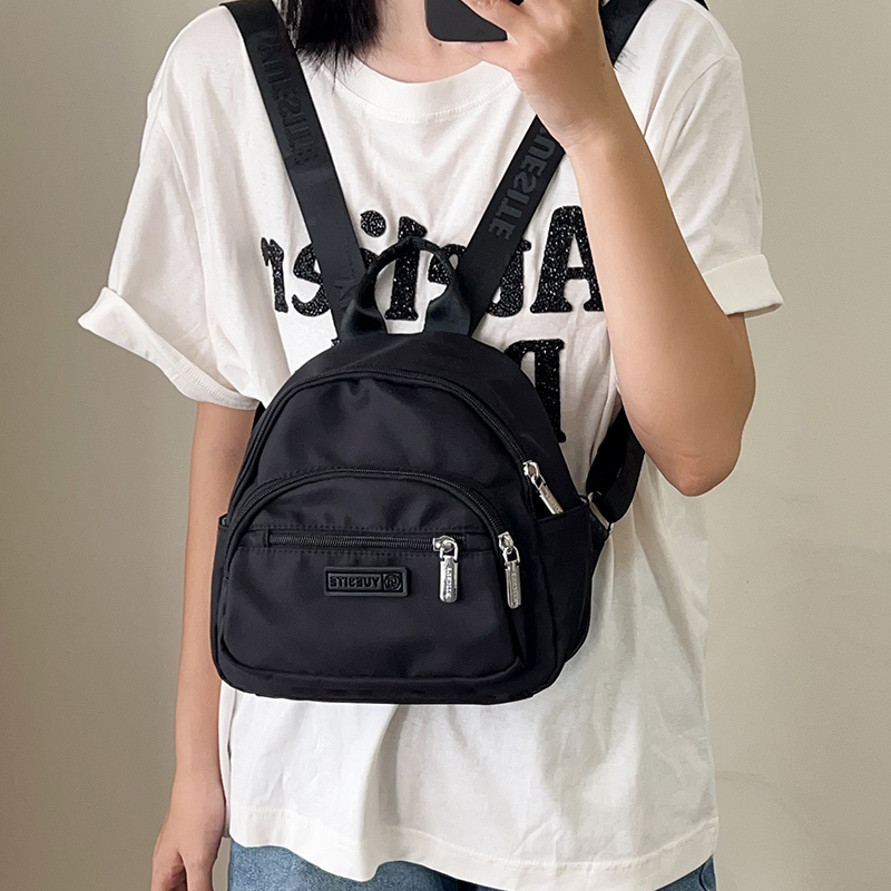 牛津布双肩包女2025新款短途旅游小型背包轻便多口袋女士通勤包包