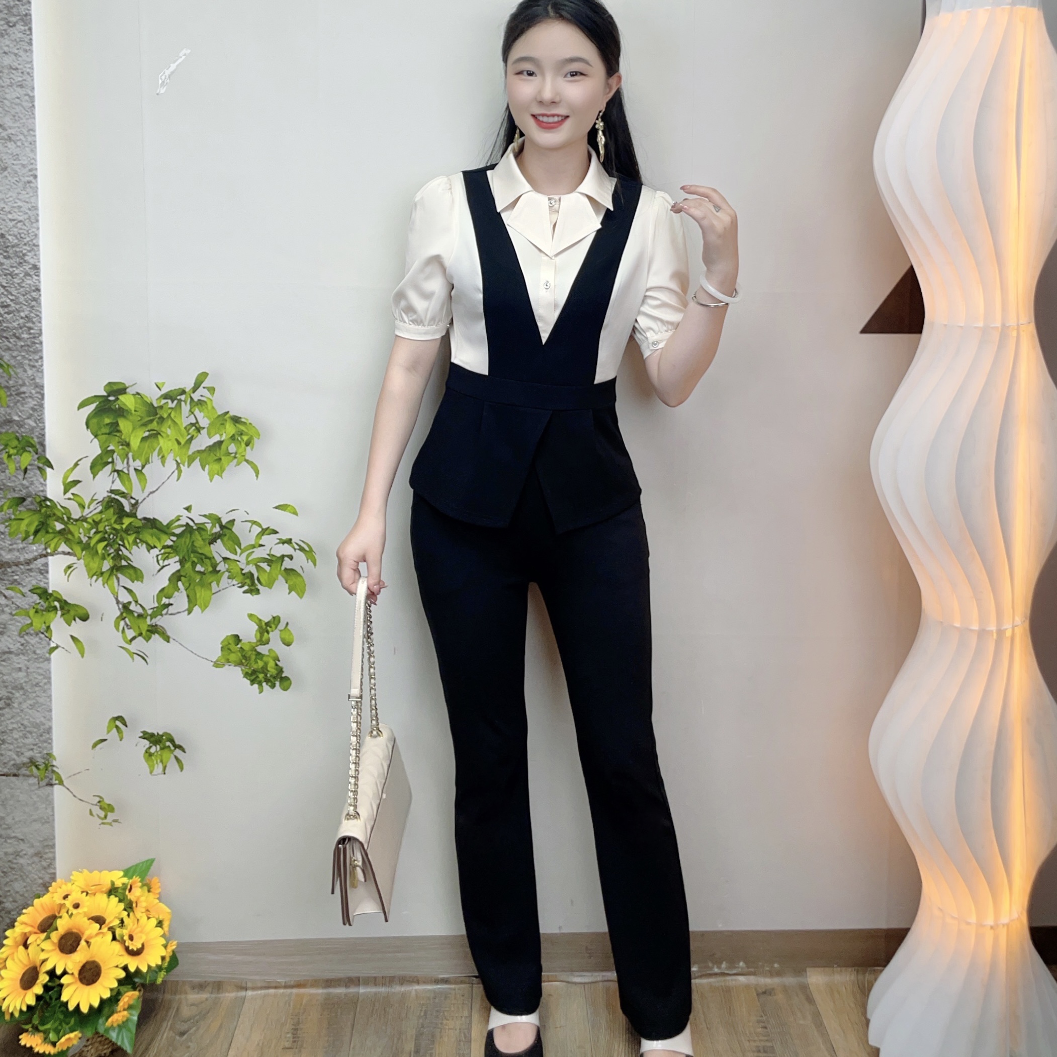 2025年夏季新款修身显瘦高级感减龄凉快不闷热薄款套装