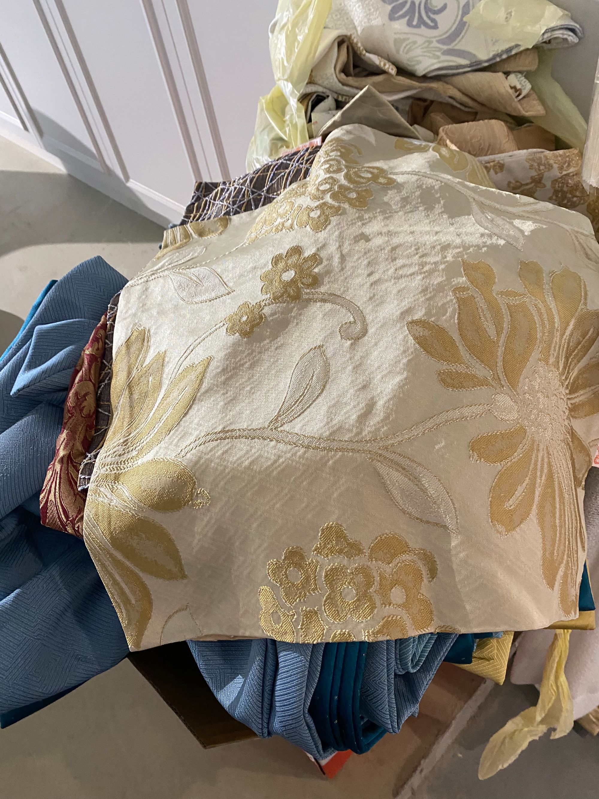 抱枕皮 只有皮 没有芯   介意勿拍   靠枕皮  抱枕