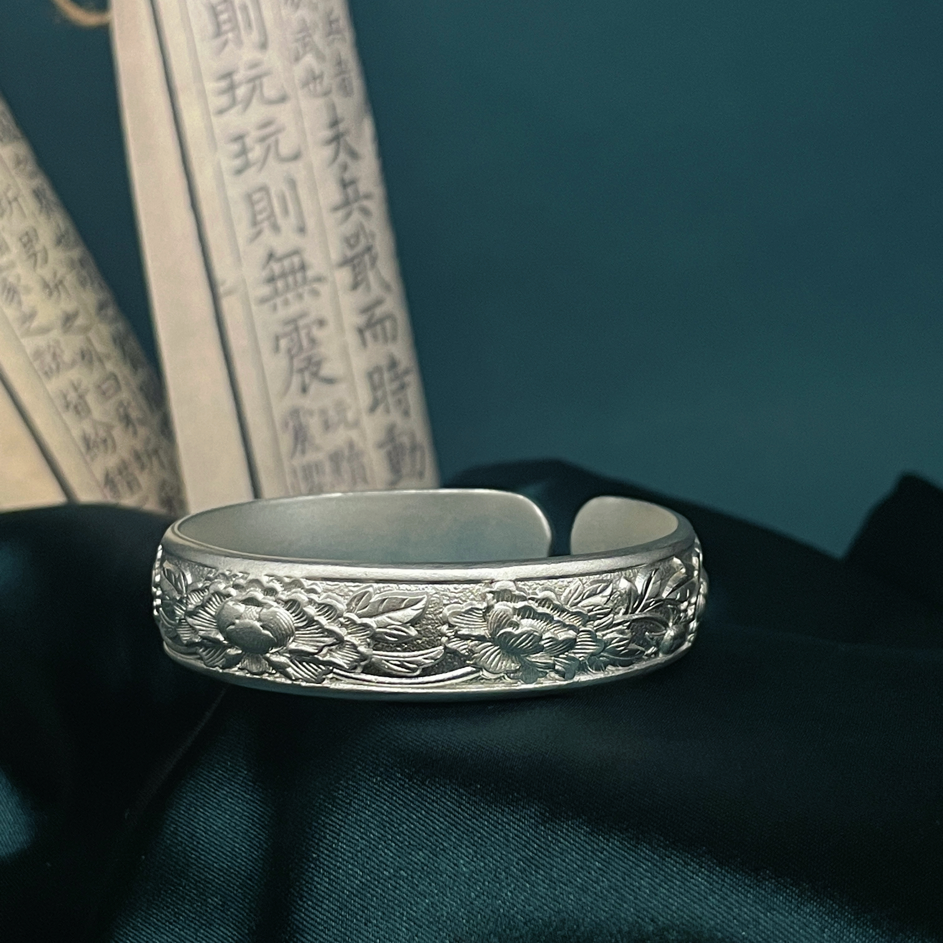 足银银制品 足银999 满雕复古牡丹花手镯（纯手工定制不支持退货）