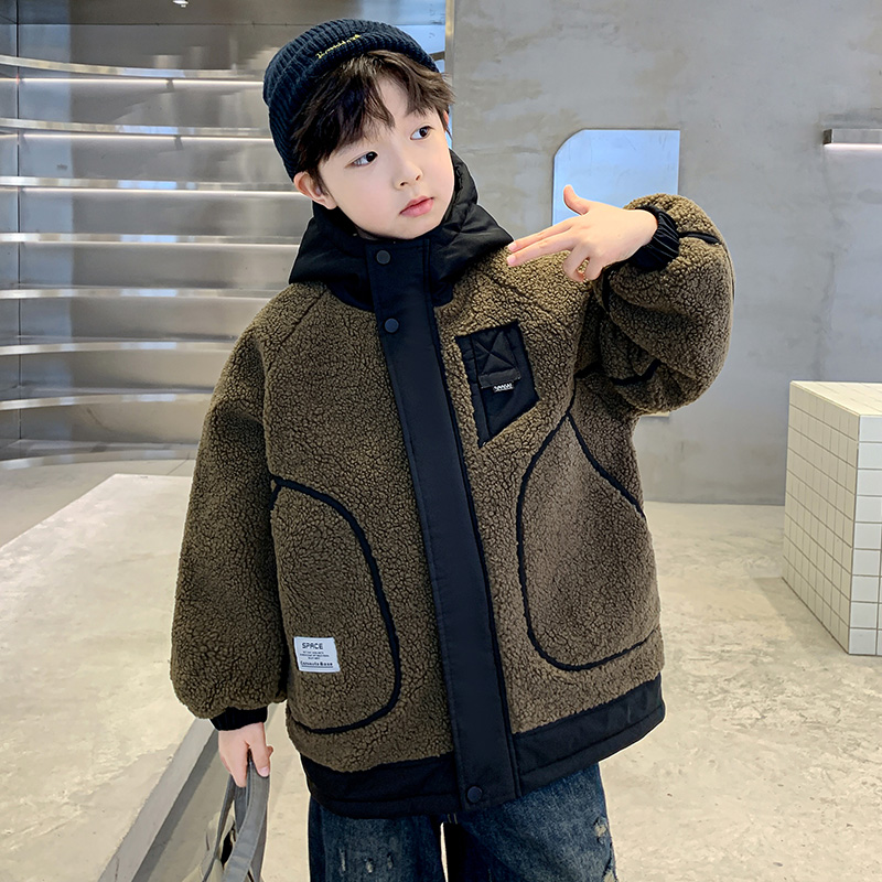 男童加厚外套秋冬款2025新款儿童冬季羊羔绒毛毛衣中大童夹棉帅气