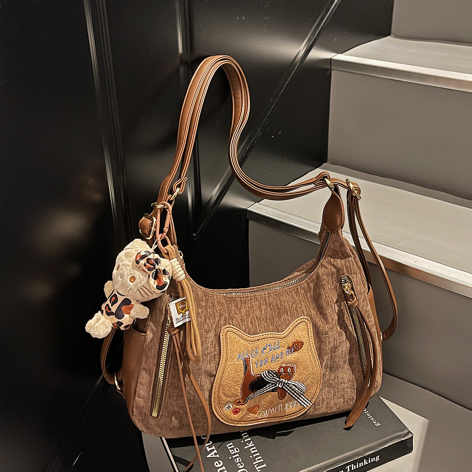 艾米兔女包2025新款复古时尚通勤小众设计潮流女士单肩双肩包