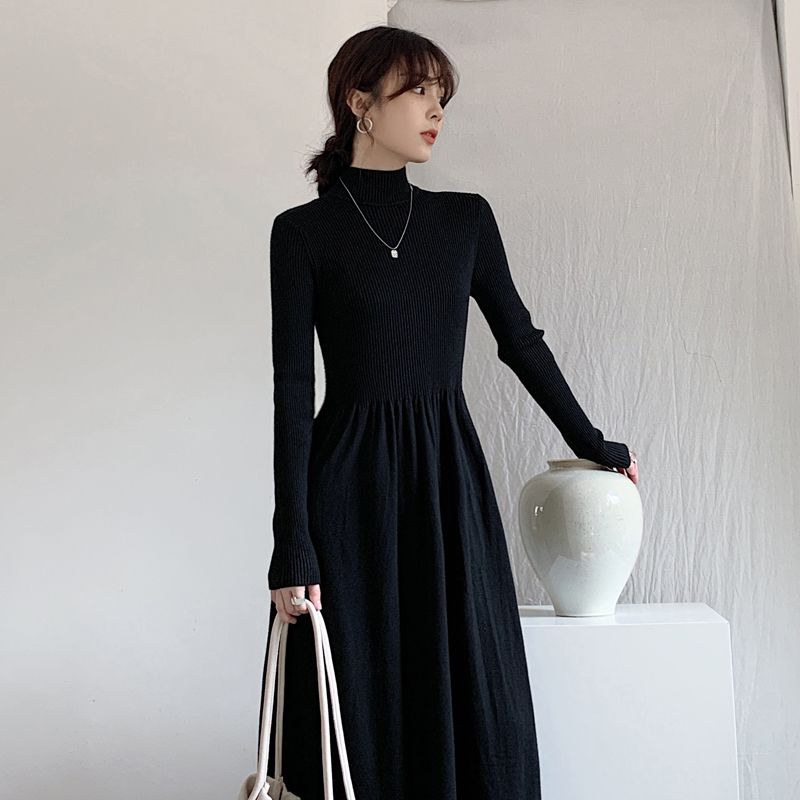 半高领针织连衣裙女2025新款秋冬长款过膝配大衣的内搭打底毛衣裙