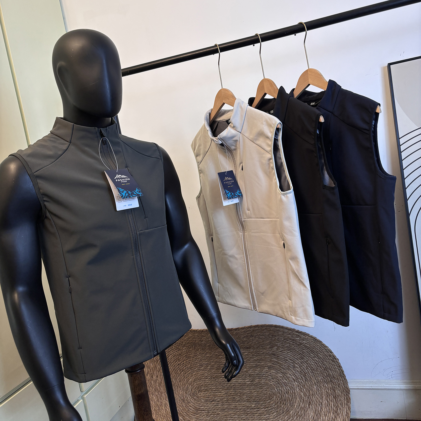 户外加绒保暖软壳马甲男士秋冬立领防风防泼水休闲百搭多口袋背心