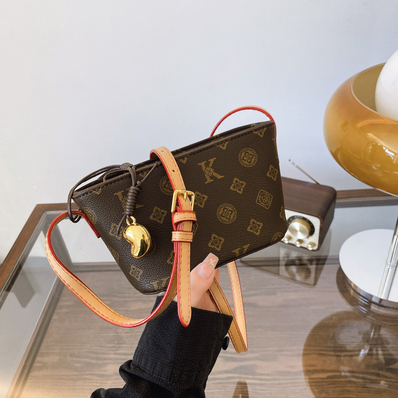 时尚包包女2025秋天新款潮网红爆款百搭斜挎包洋气休闲单肩元宝包