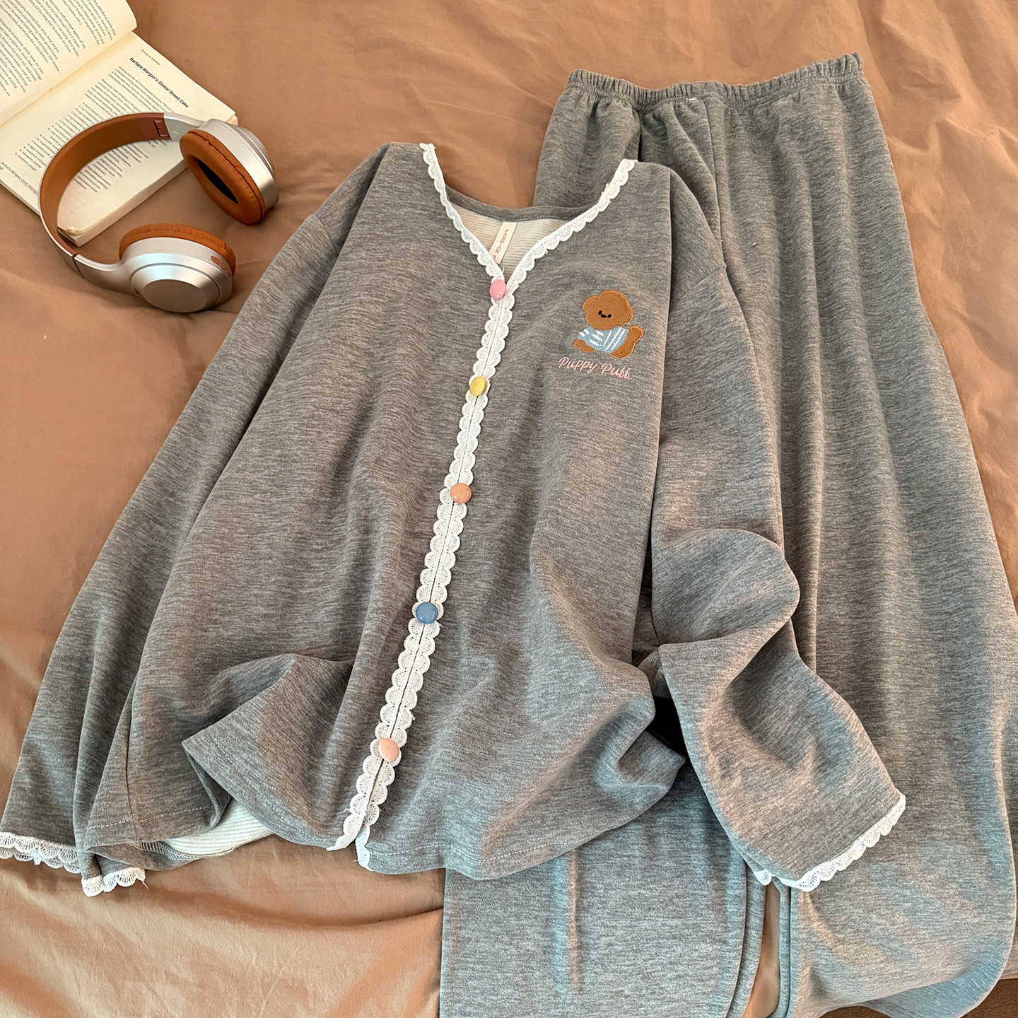 彩色纽扣睡衣女新款秋冬季羊绒休闲风保暖可爱小狗加厚家居服套装