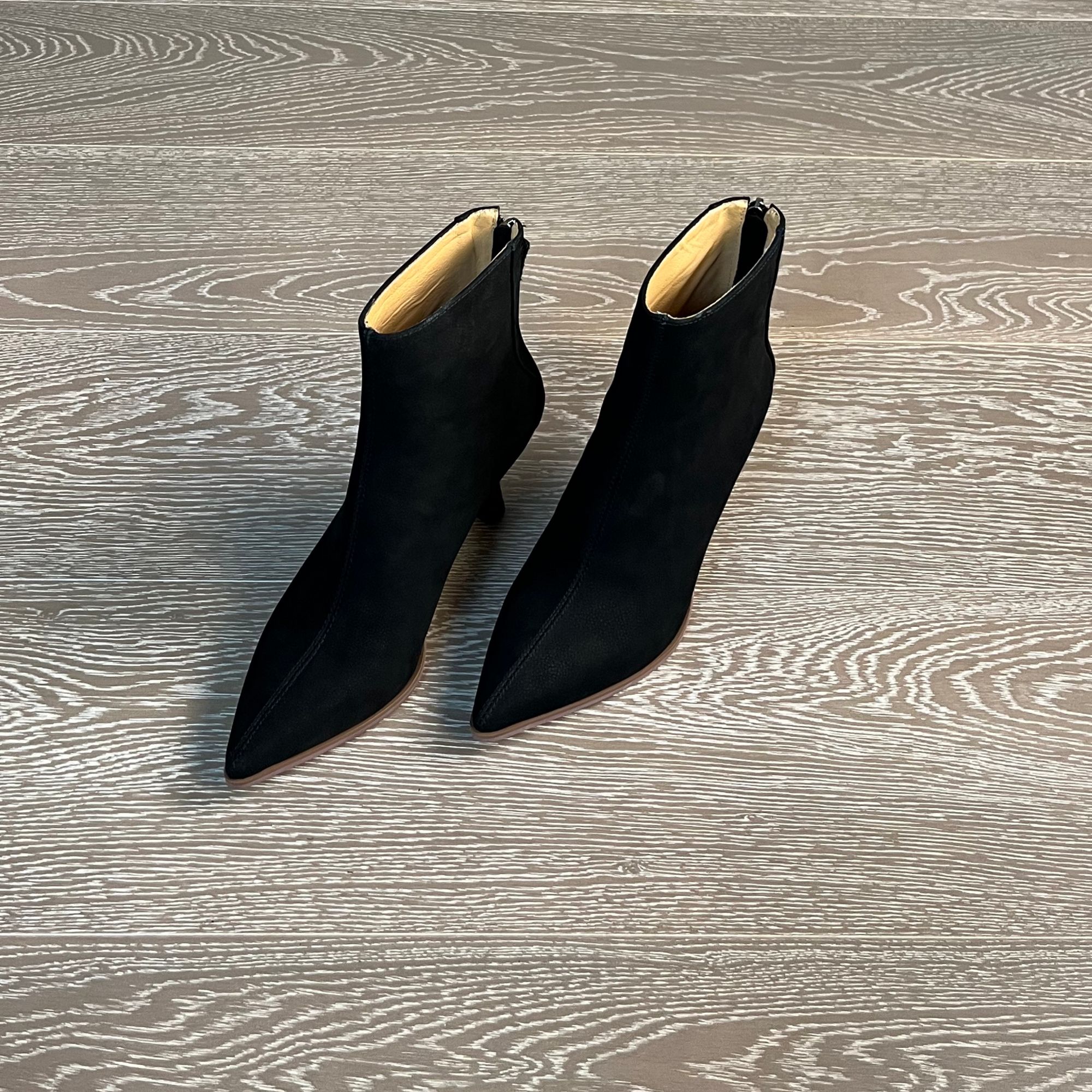 7.5CM牛皮尖头绒里短靴轻职风气质女靴高跟冬季不累脚高跟靴女鞋