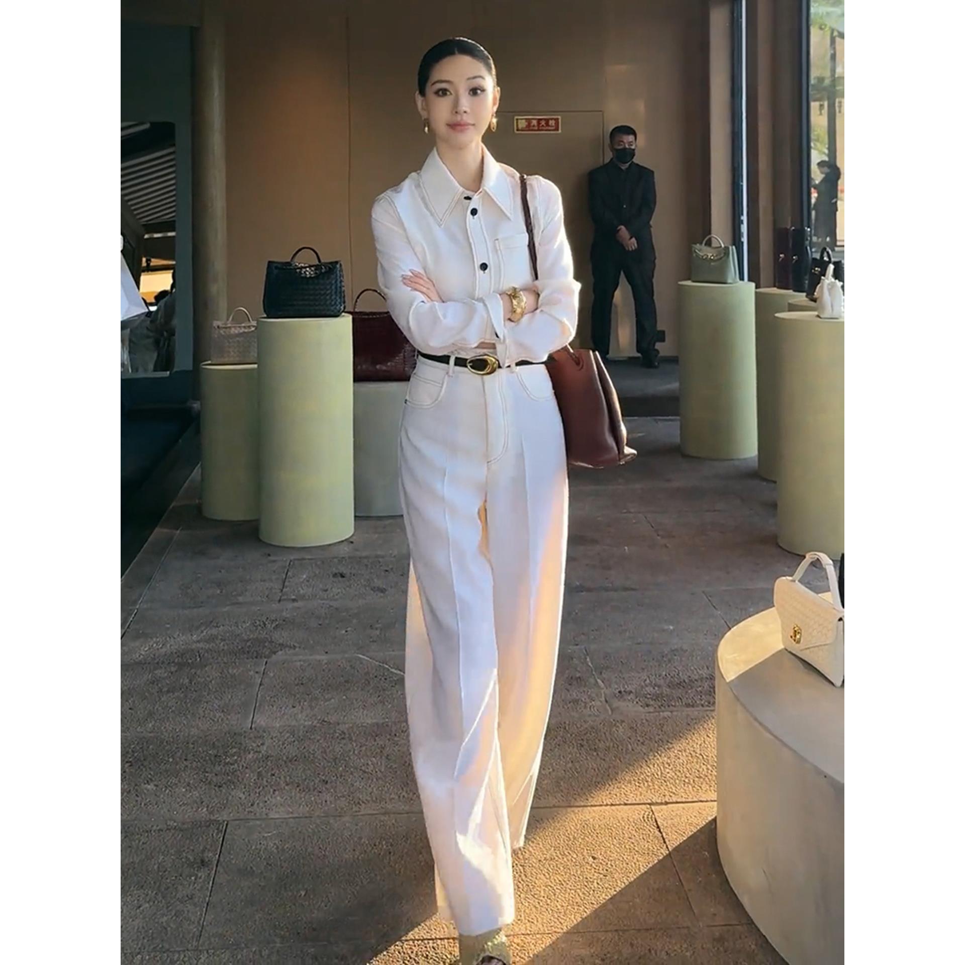巨好看的早秋一整套干练气质高级感韩里韩气白色牛仔衬衫套装裤女
