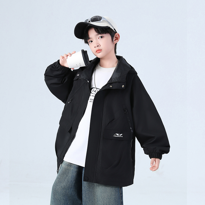 男童秋季外套2025新款儿童冲锋衣薄款中大童秋装男孩炸街痞帅风衣