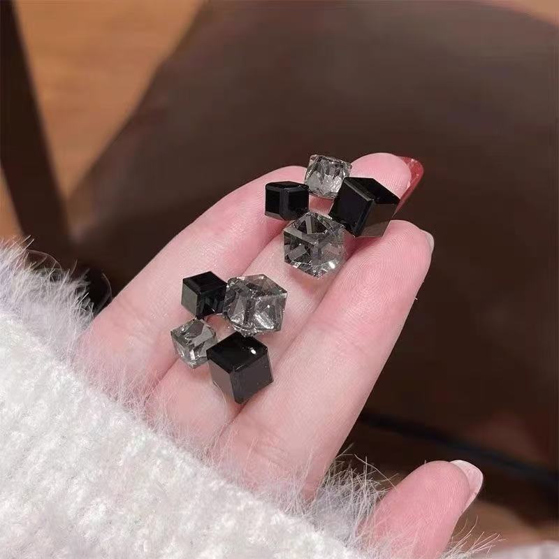 合金耳饰 S925银针复古黑色立体钻几何耳环高级感小众设计耳钉女