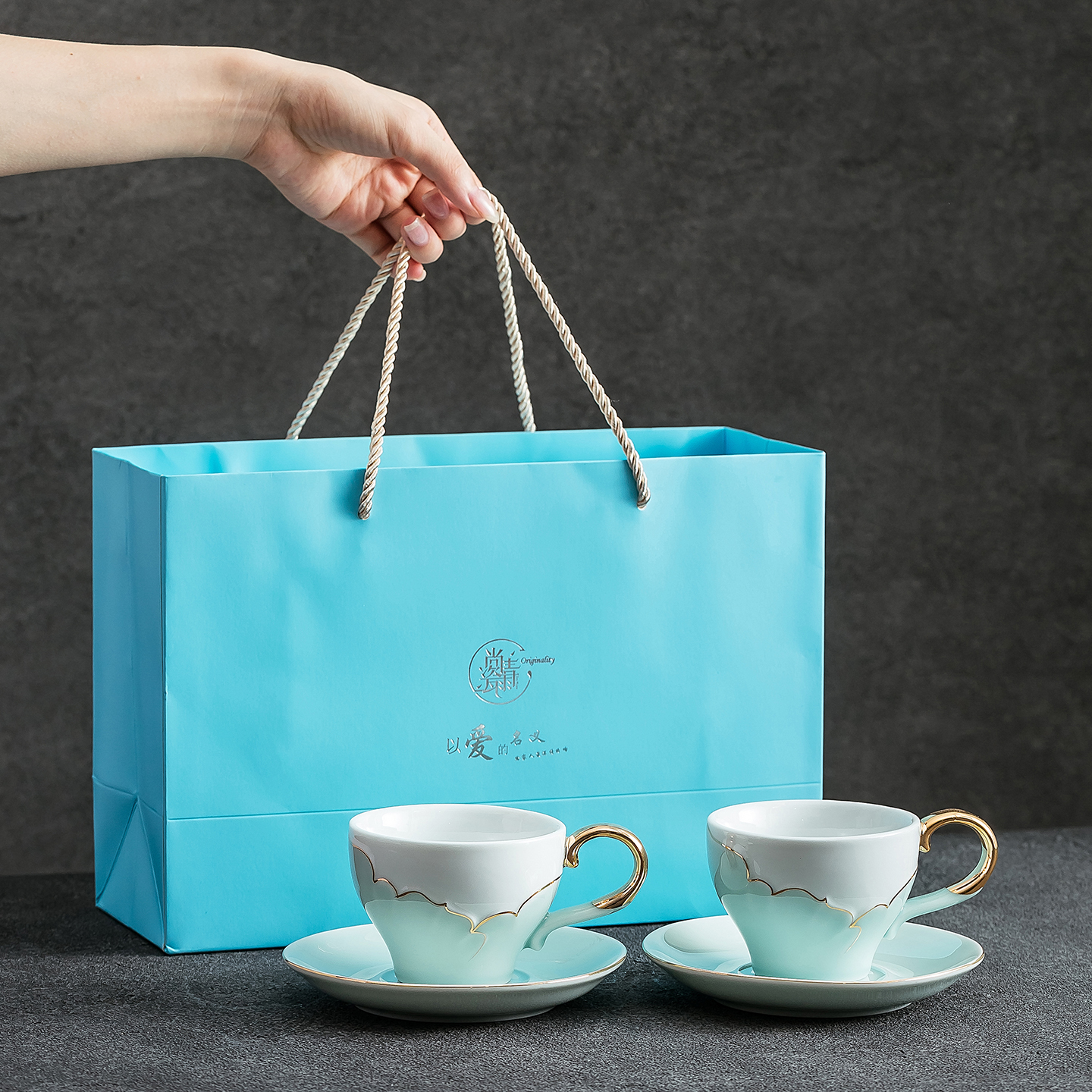 2025新款轻奢情侣咖啡杯高档杯碟套装礼盒陶瓷马克杯生日伴手礼