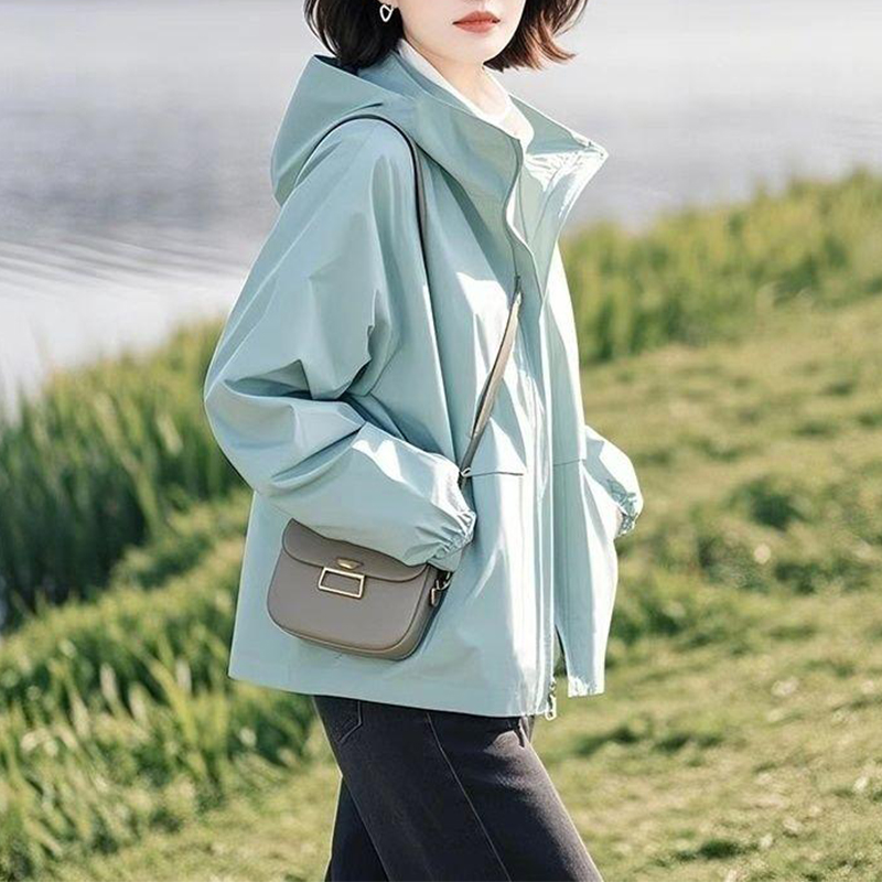 2026秋季新款流行的漂亮独特超好看百搭短款绿色连帽外套女小个子