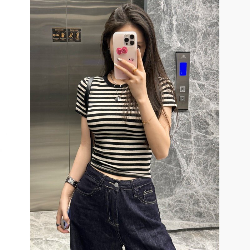 夏季新款短袖t恤女正肩撞色条纹复古时尚修身显瘦减龄短款上衣