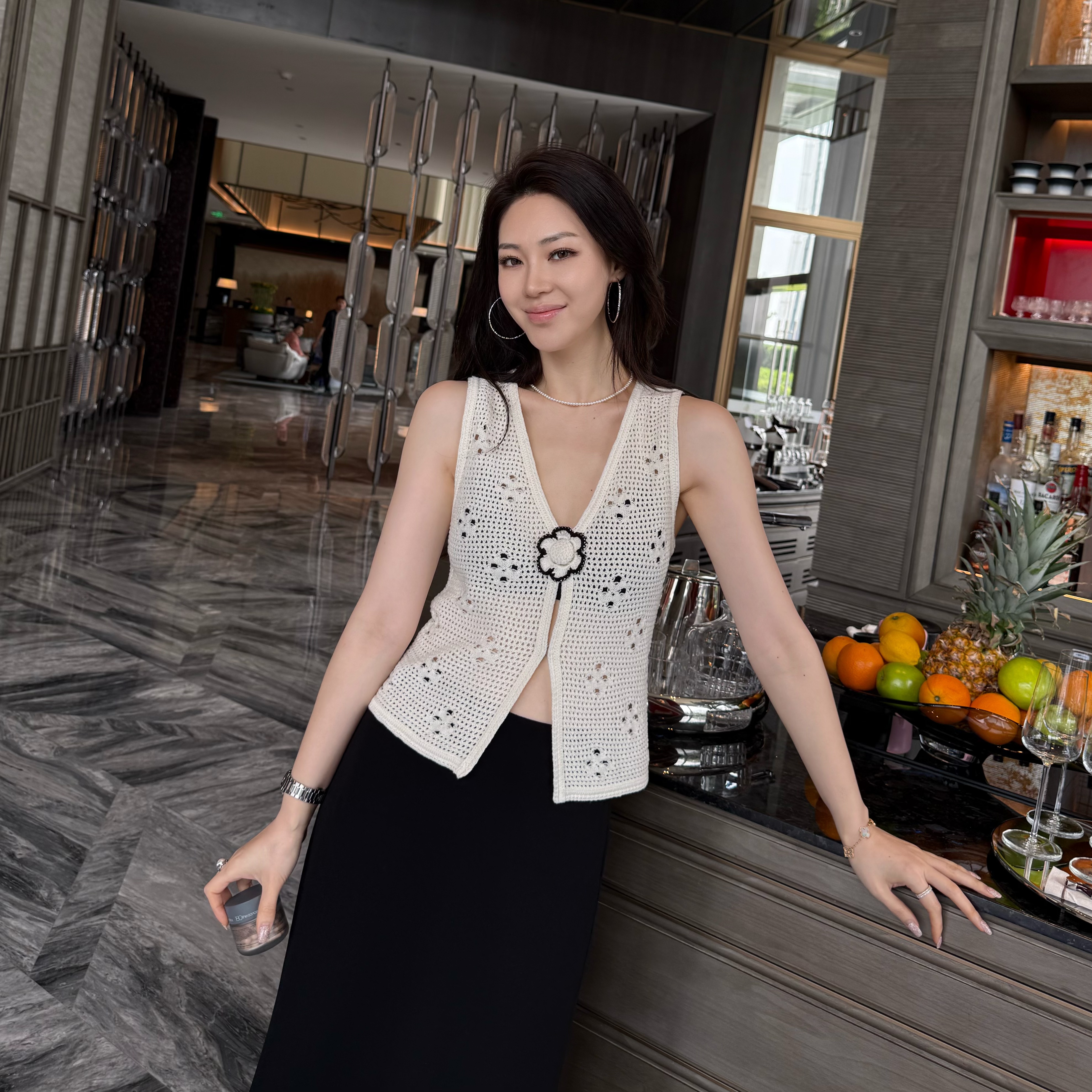 王嬛嬛MsLime25年新款【波嬉茶花】进口棉休闲米白色马甲 HD2A1279