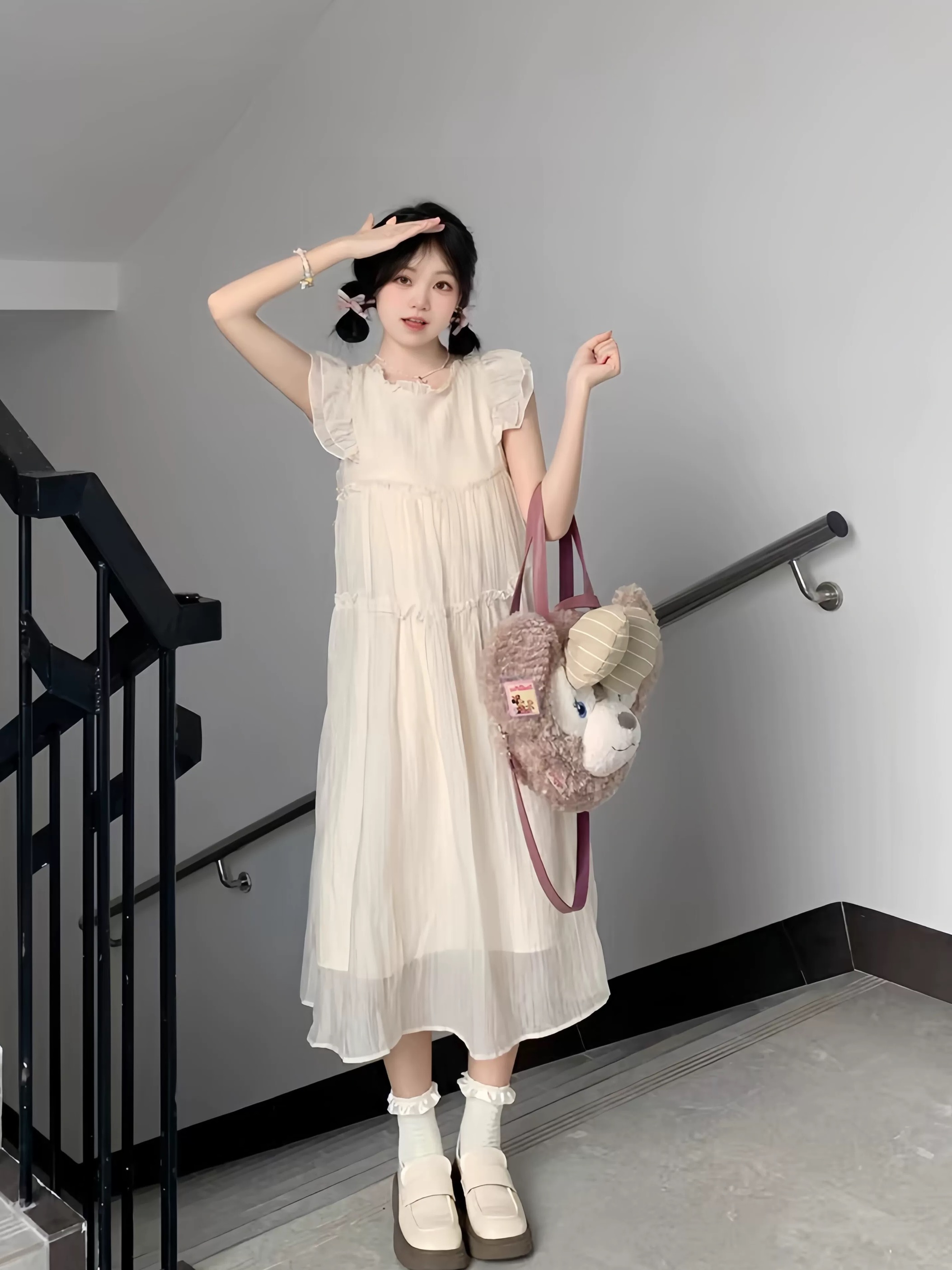 小飞袖连衣裙女2025年夏季新款法式气质温柔风杏色设计感宽松裙子