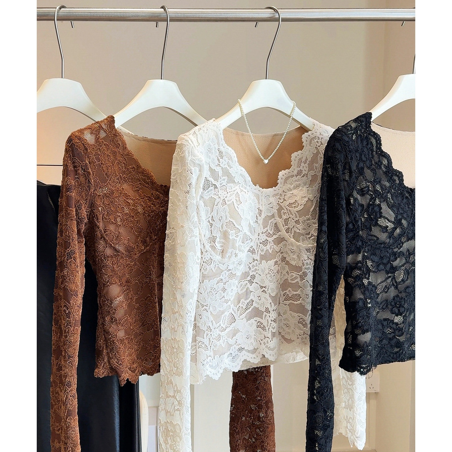 加绒V领性感带胸垫蕾丝打底衫女2025秋冬辣妹风修身长袖内搭上衣