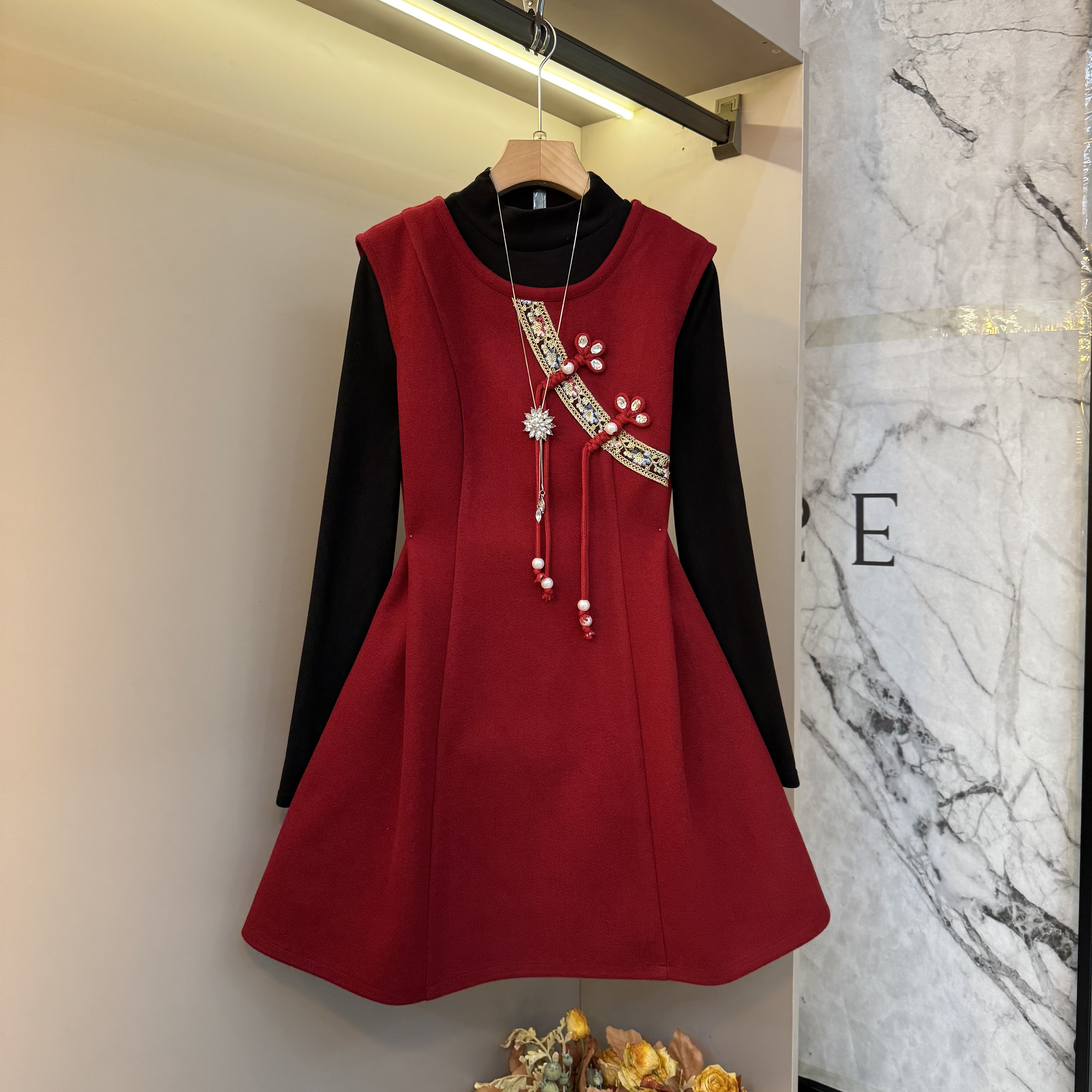 新中式国风盘扣2025时尚气质半高领打底衫+马甲裙两件套套装6060