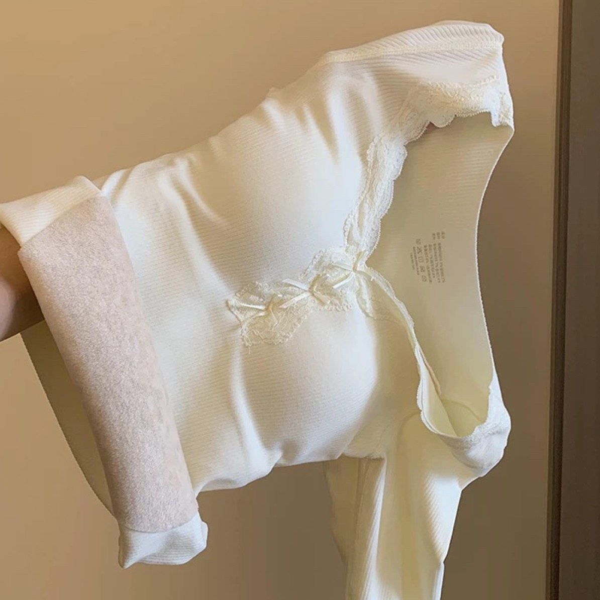 【加绒加厚保暖】韩系蕾丝v领蝴蝶结长袖t恤女秋冬修身纯欲打底衫