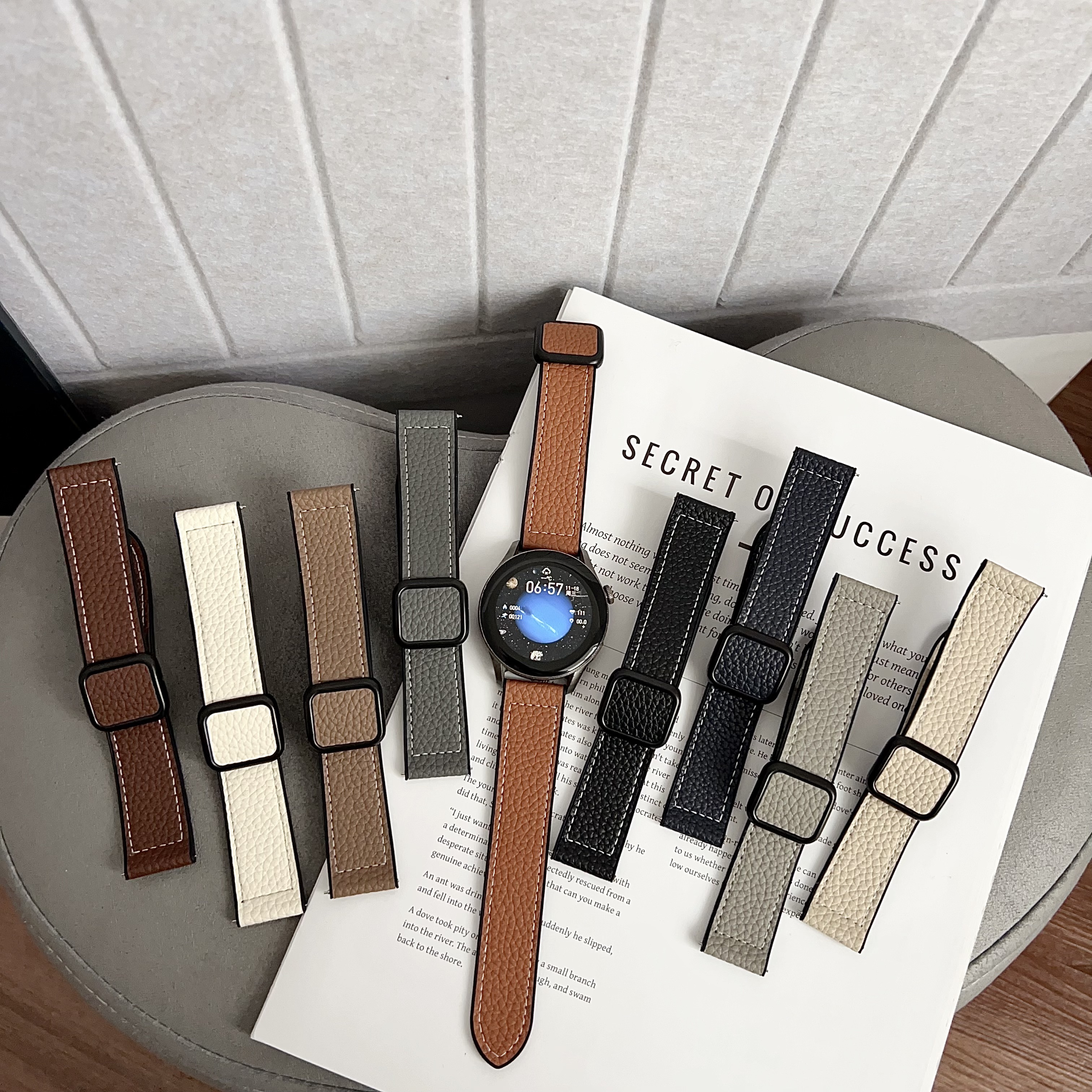 适用华为GT6表带Watch5ProGT5小米S4荣耀磁吸方扣荔枝纹皮质表带