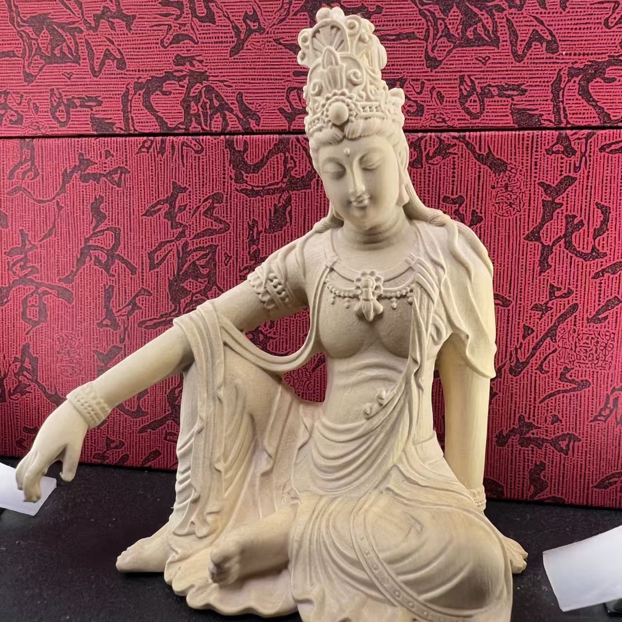 黄杨木雕刻水月自在观音菩萨佛像家用中式禅意装饰品