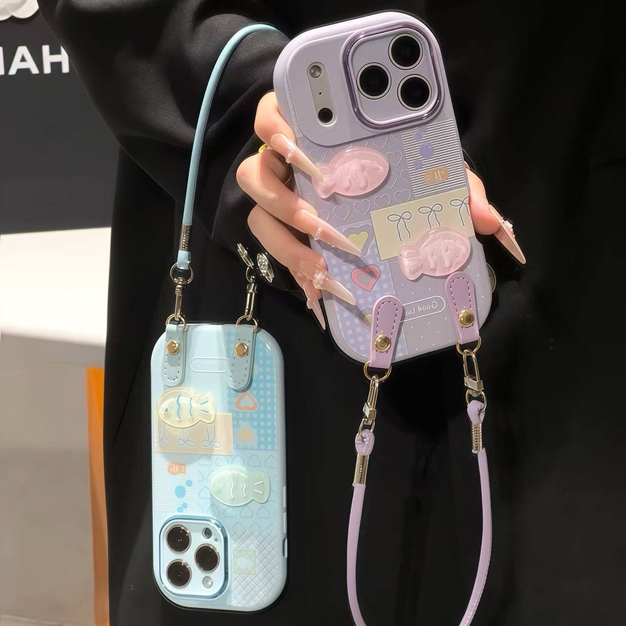 立体小鱼贴件挂绳适用苹果17手机壳iPhone16华为vivo小米14oppo套