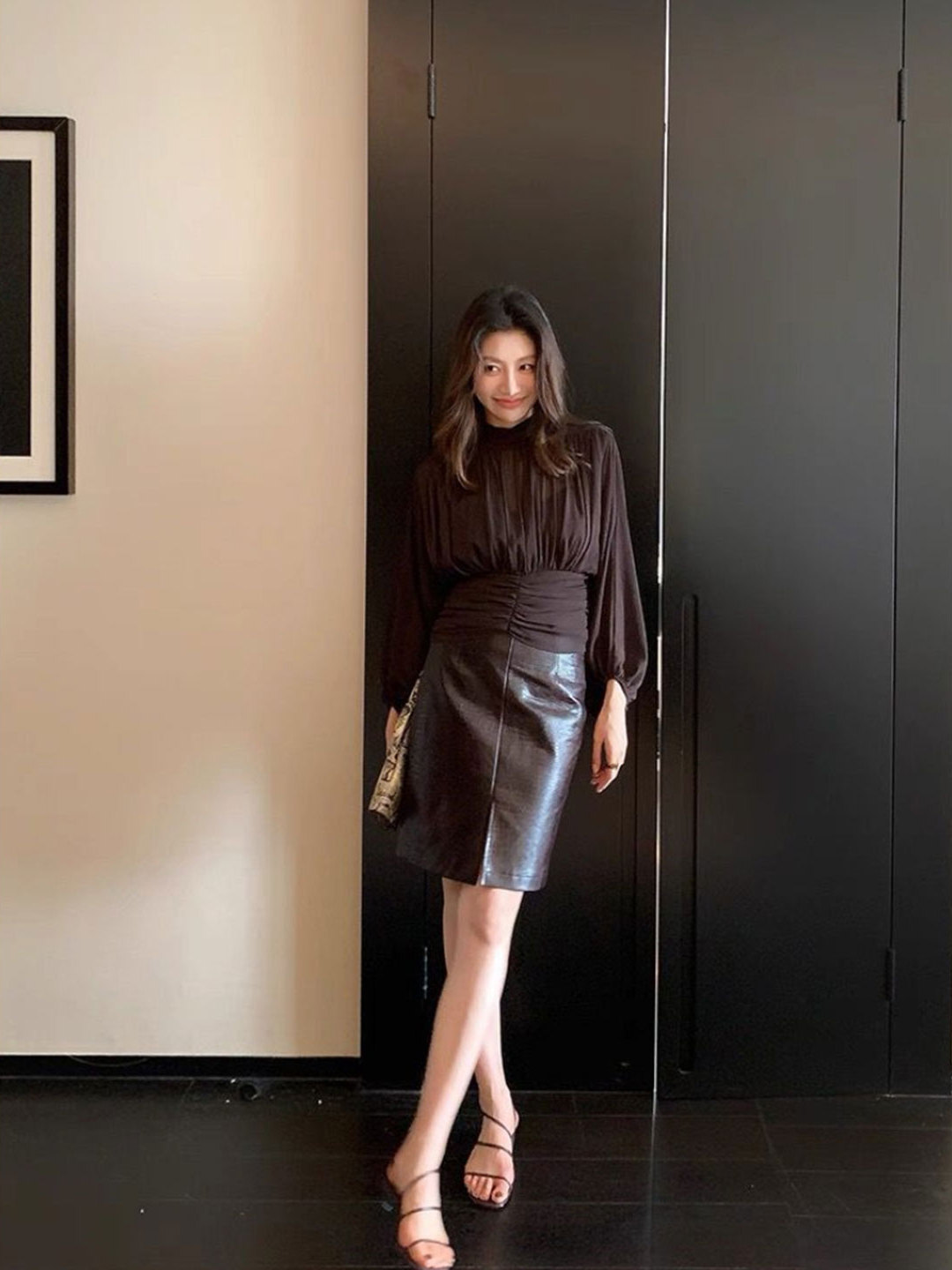 秋季流行穿搭一整套女2025新款小众设计感长袖衬衫包臀半身裙套装