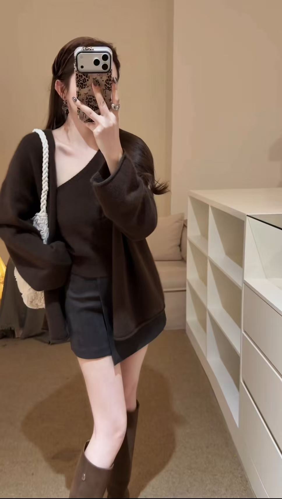 2025秋冬新款高级感斜肩背心叠穿针织衫开衫不规则半身裙三件套装