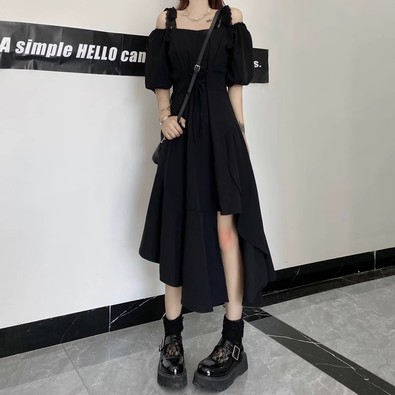 大码法式赫本风不规则露肩连衣裙夏微胖mm收腰显瘦蕾丝吊带小黑裙