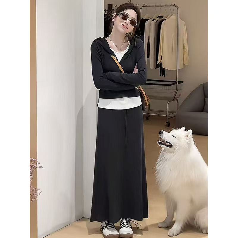 2025超火韩系穿搭一整套设计感假两件连帽上衣+半身裙两件套装女