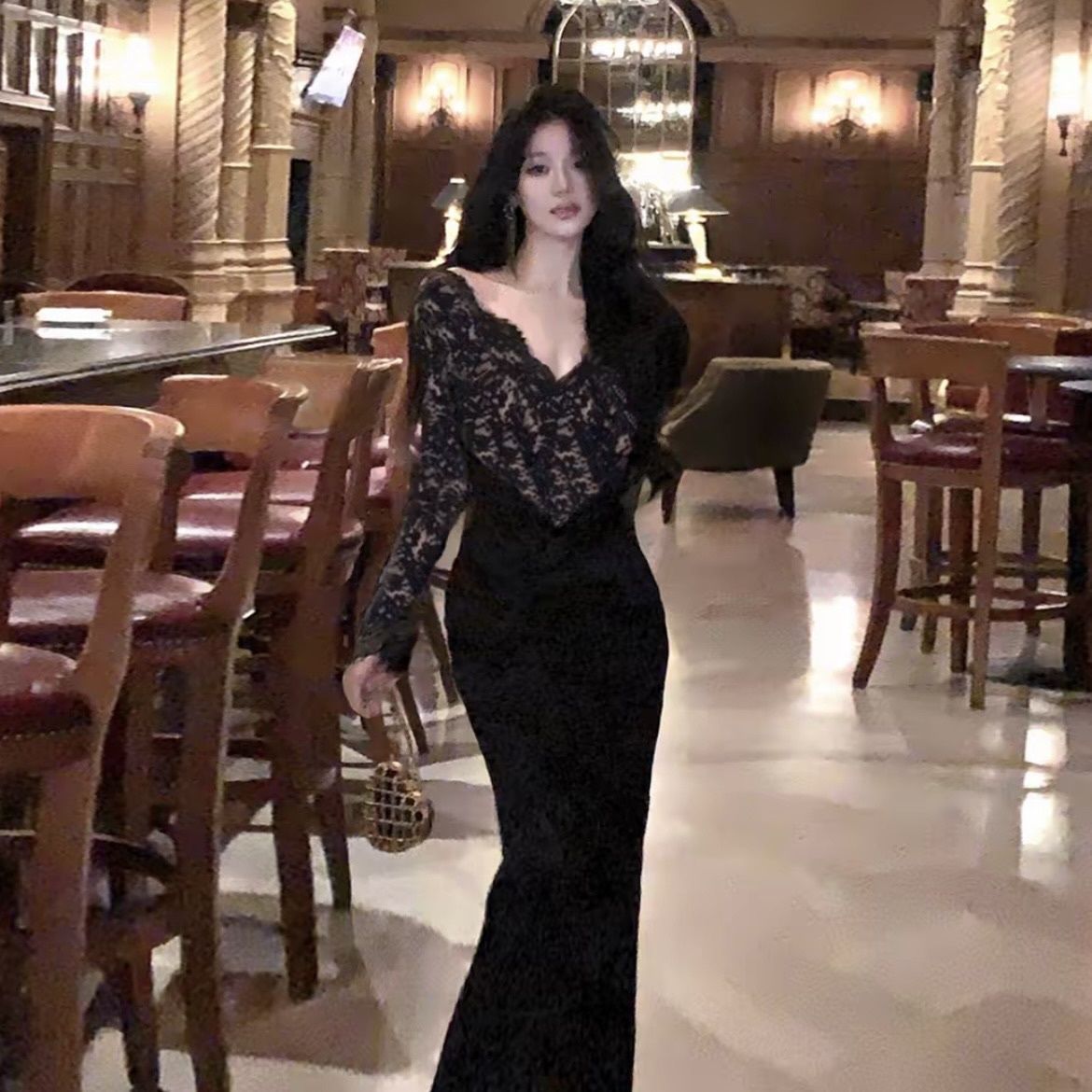 纯欲风黑色v领蕾丝拼接连衣裙女秋季收腰修身包臀鱼尾裙子性感