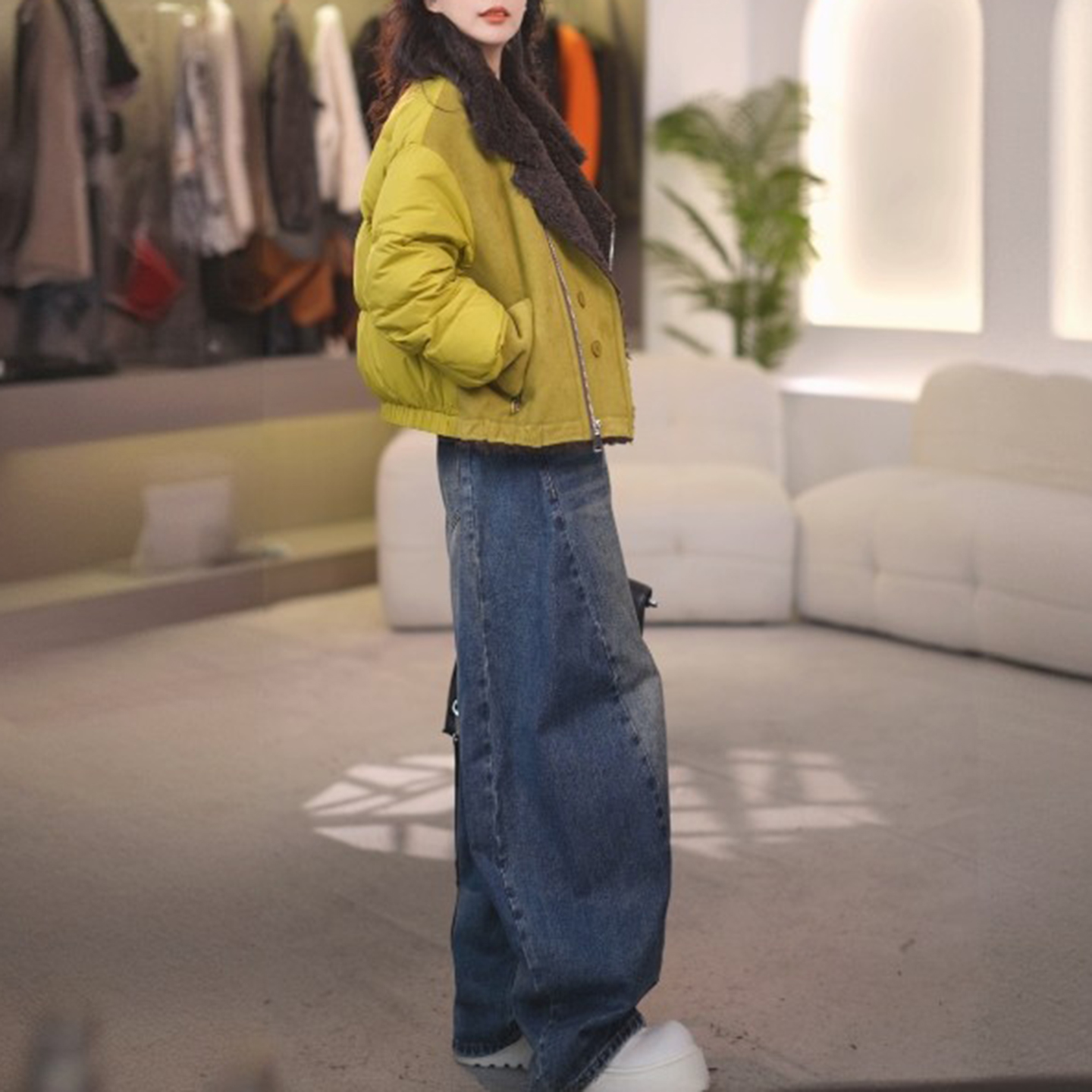 韩版时尚大翻领短款毛毛拼接棉服2025冬季新款高级感撞色外套上衣
