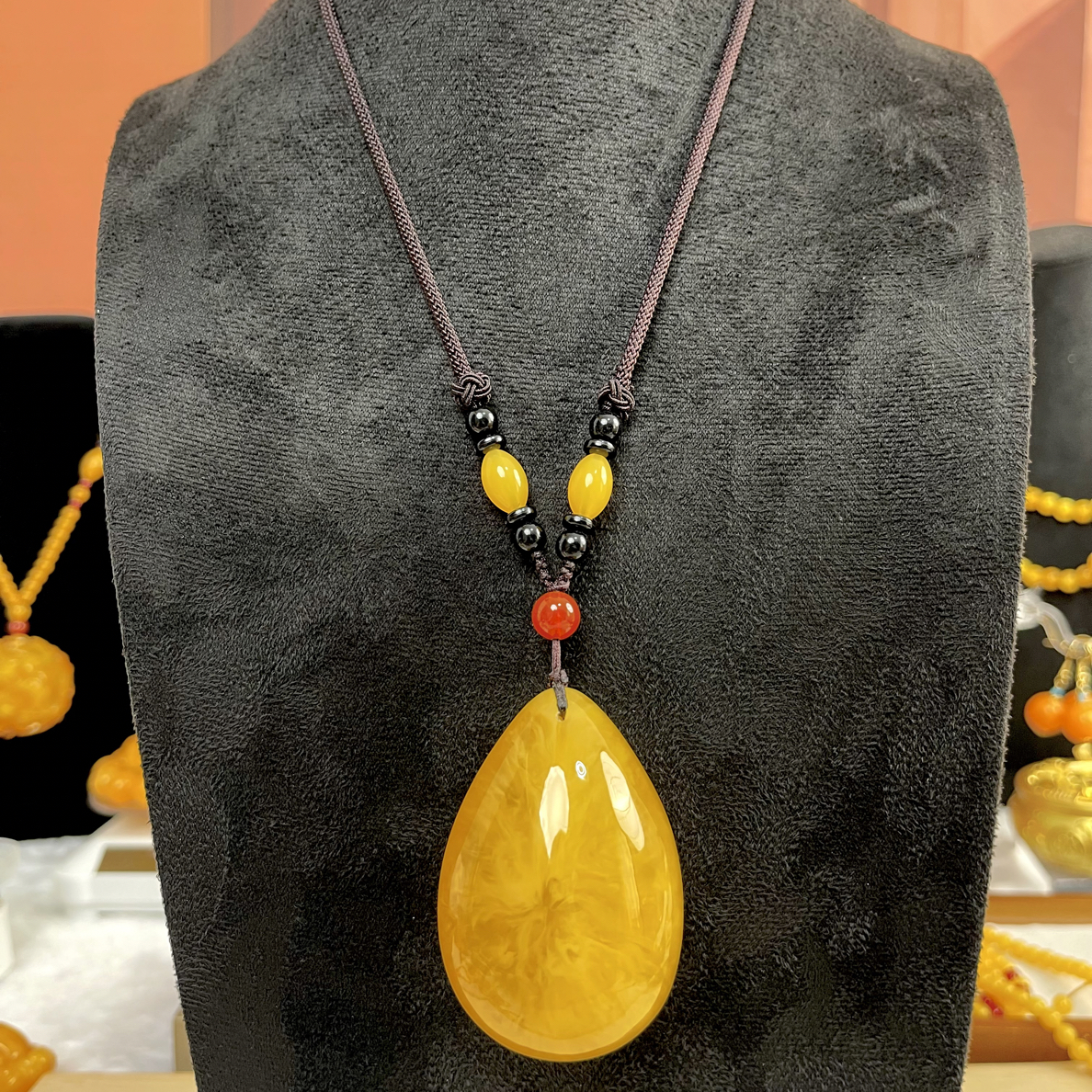 W046  藏族手工打磨大水滴吊坠