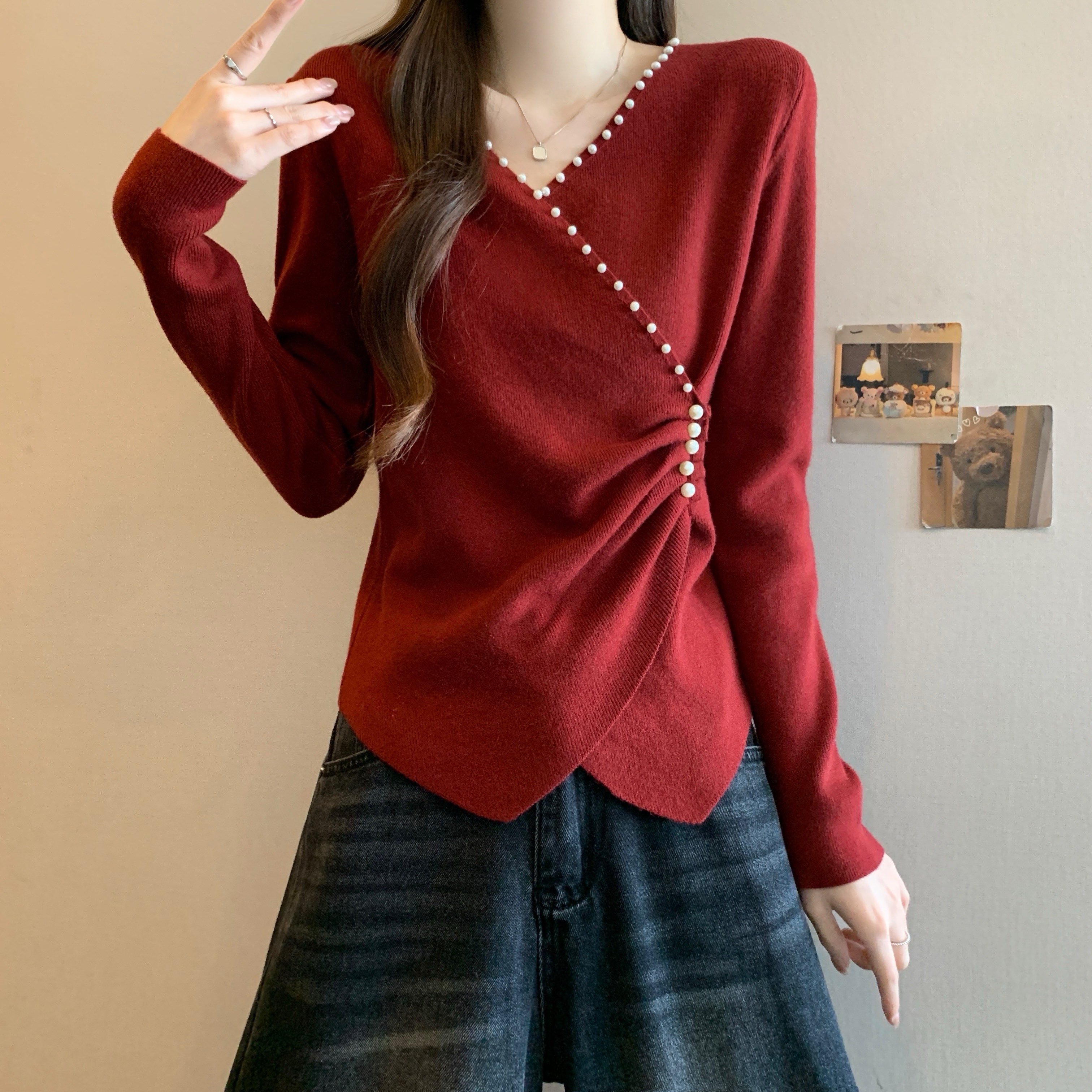 新年红V领针织衫秋冬胖MM内搭不规则收腰珍珠扣打底衫上衣
