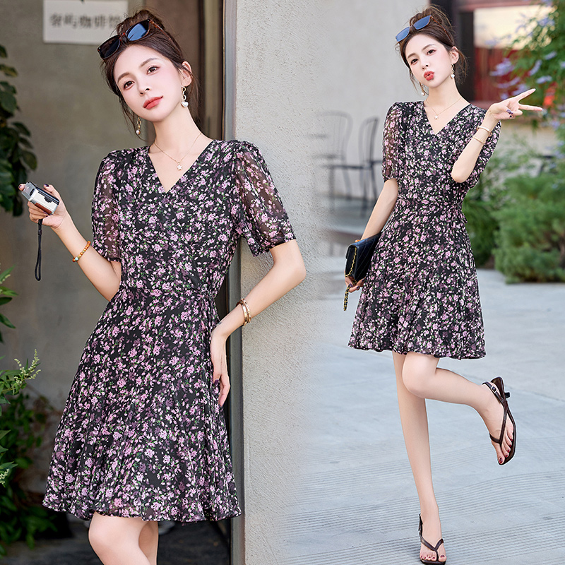 设计感碎花收腰连衣裙女2025夏季新款气质显瘦遮肉薄款中长款裙子