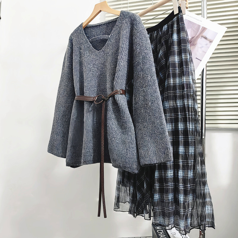 大码女装秋冬新款胖MM高级感带腰带套头毛衣格纹压褶长裙显瘦套装