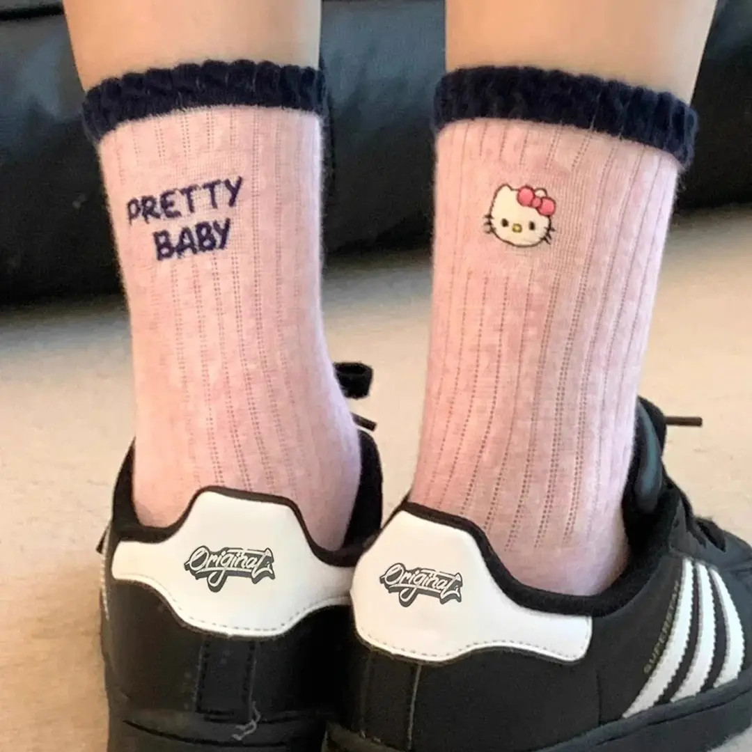 AB款HelloKitty中筒袜棉袜学院风秋季新品小清新显高显细棉袜子