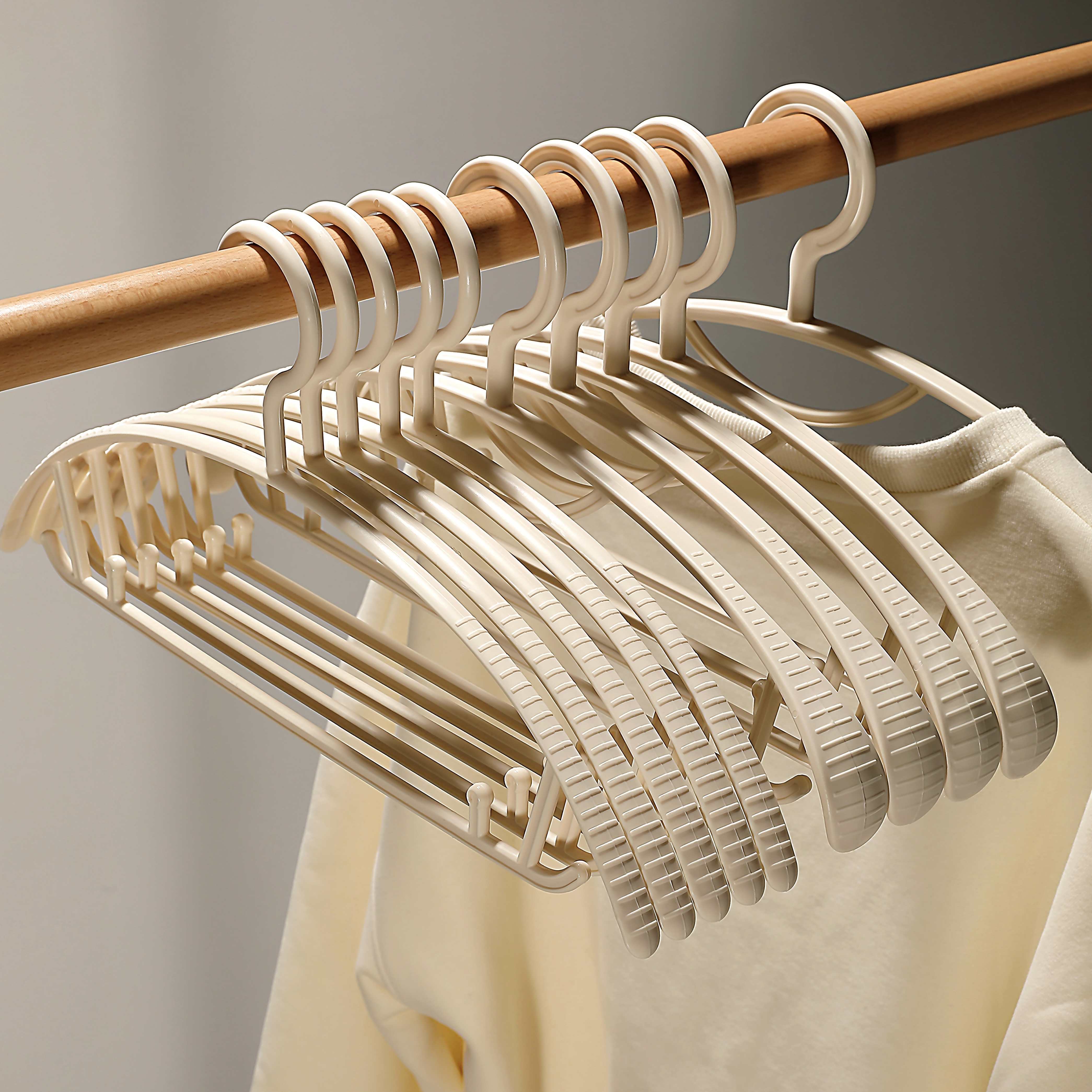 衣架家用挂衣无痕防肩角晾衣架宿舍用学生衣服撑子防滑高品质衣撑