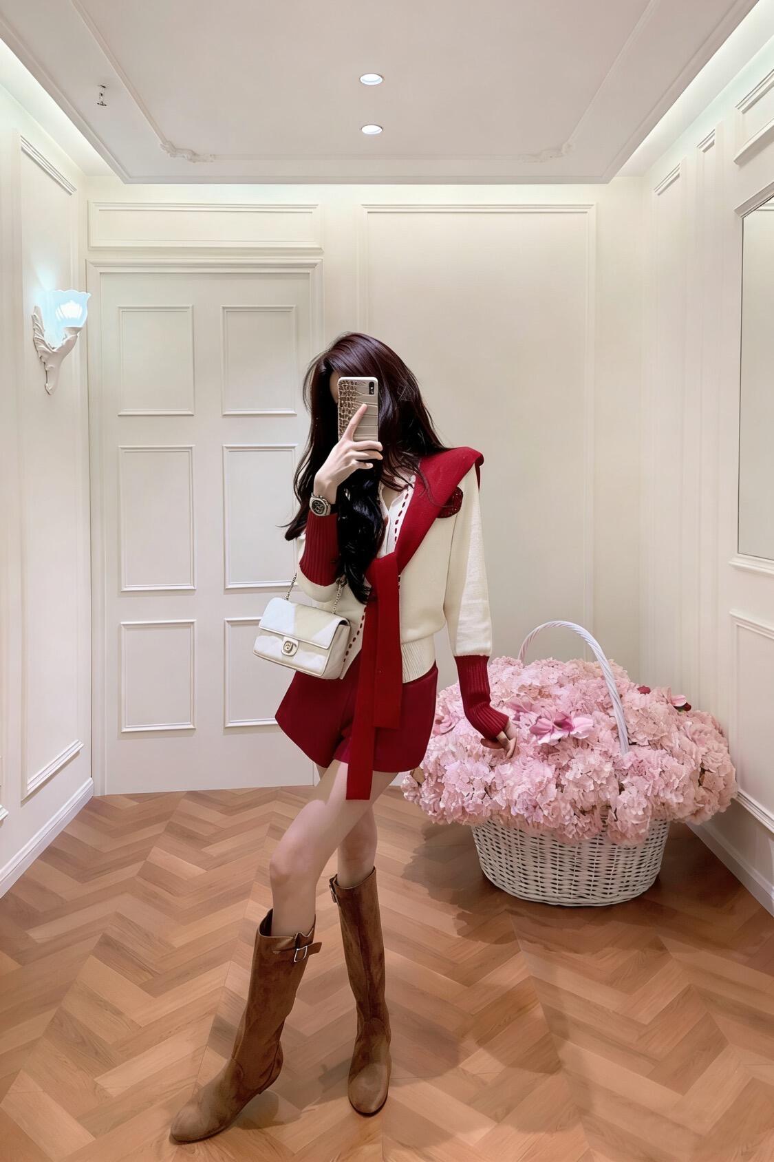 2026秋冬新款圣诞氛围感穿搭针织衫女毛衣披肩百搭红色短裤两件套