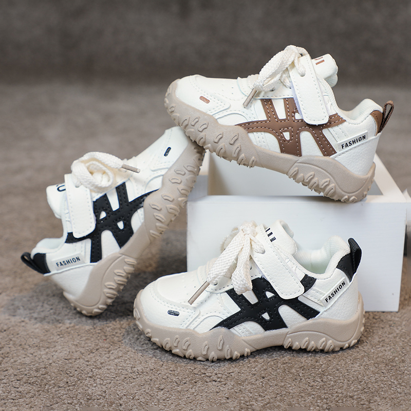 春秋新款儿童运动鞋透气软男童板鞋皮面小童休闲鞋男童德训鞋女童