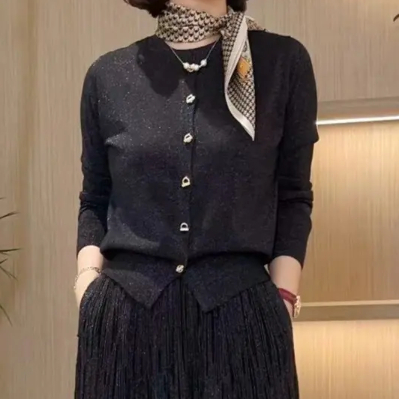 满天星长袖圆领金属卡扣款针织衫开衫毛衣时尚休闲