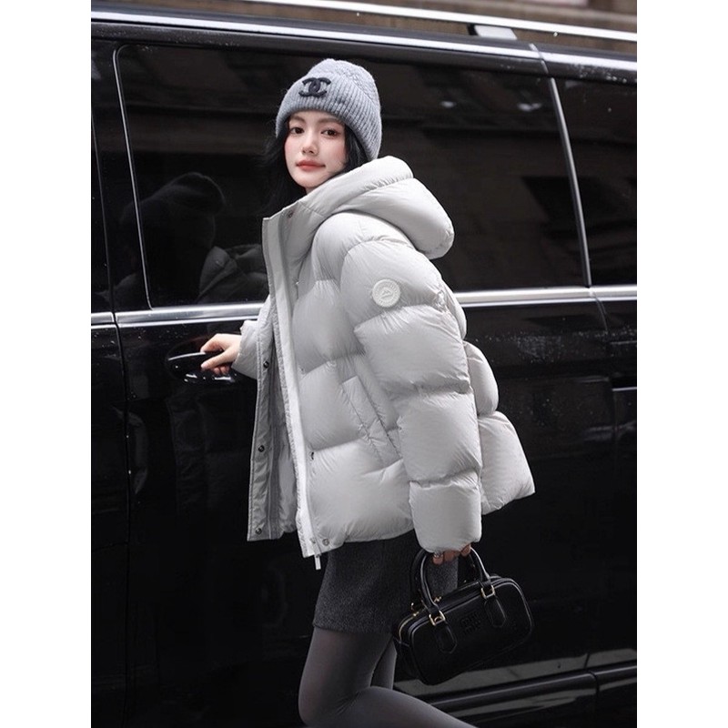 波司联名TUGGIFT羽绒服女高级感长短款2025时尚连帽加厚设计感袖