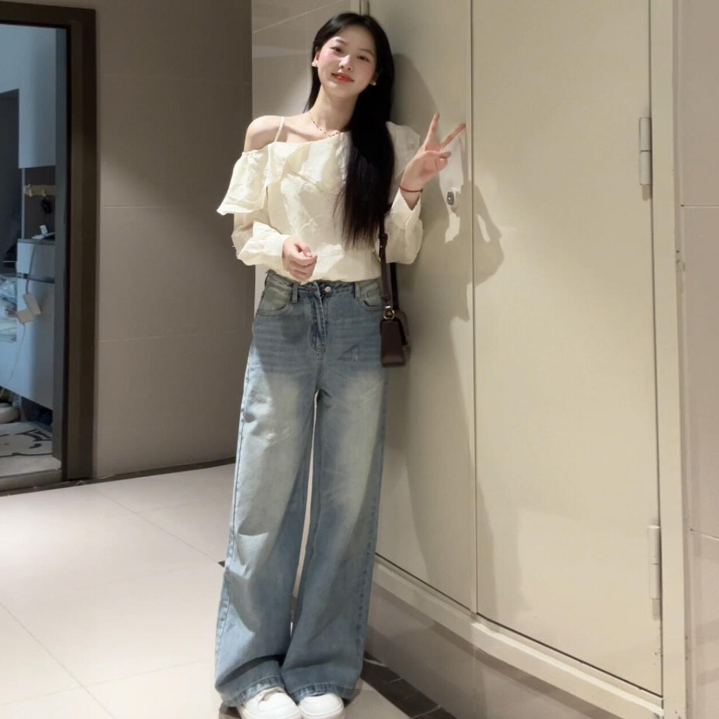 法式斜肩荷叶边白色衬衫女早秋季2025新款设计感衬衣减龄长袖上衣