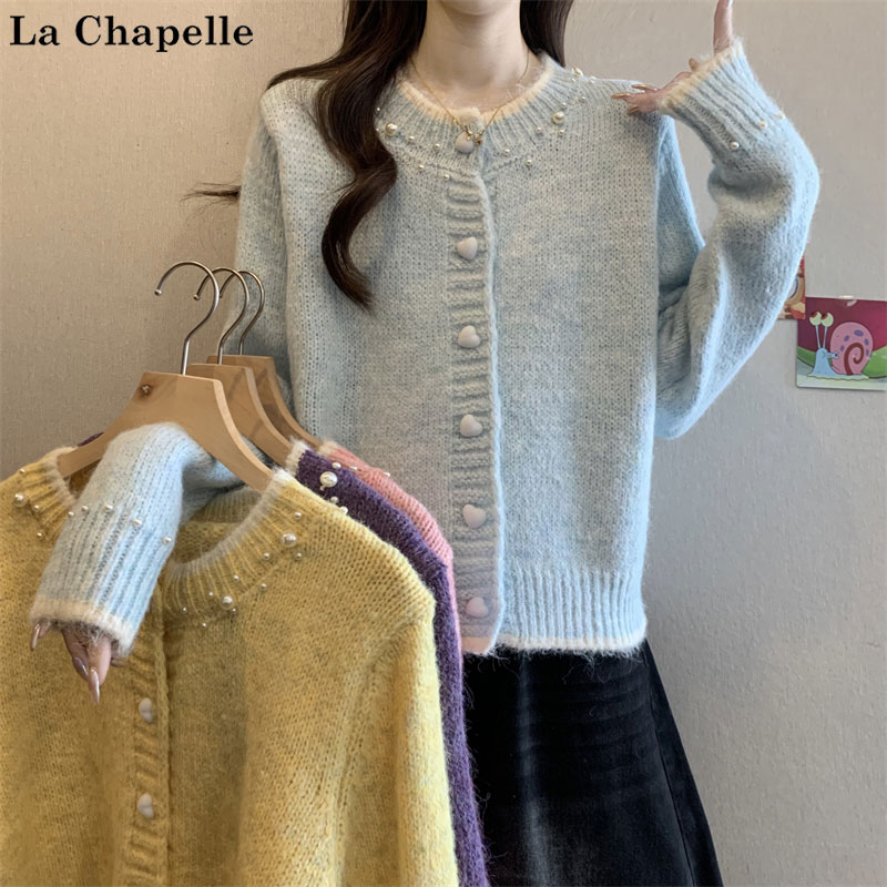 拉夏贝尔秋冬新款设计感珍珠爱心纽扣毛衣女宽松圆领开衫打底上衣