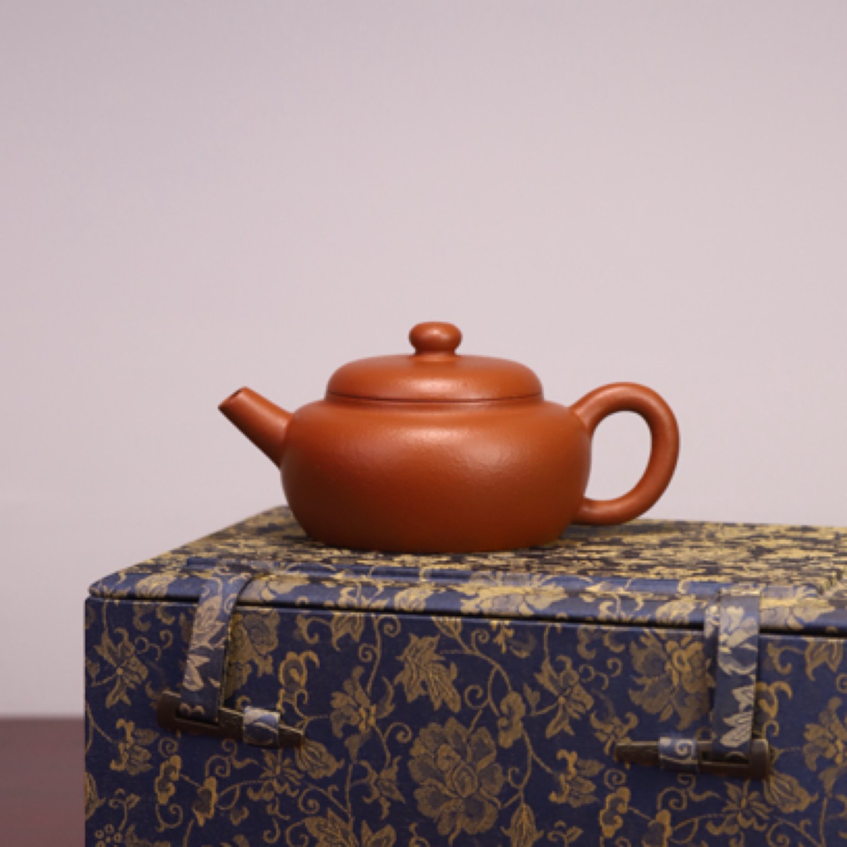 扁柿，实力派陶手，原矿生砂朱泥，全手工制，容量150cc，内推7孔出水